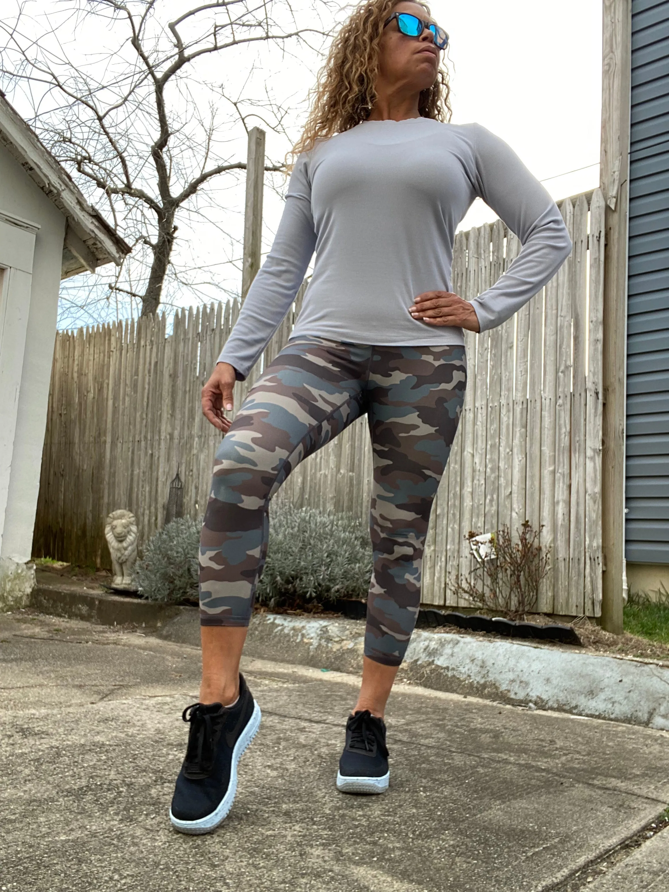 CAMO PRINT CAPRI LEGGINGS