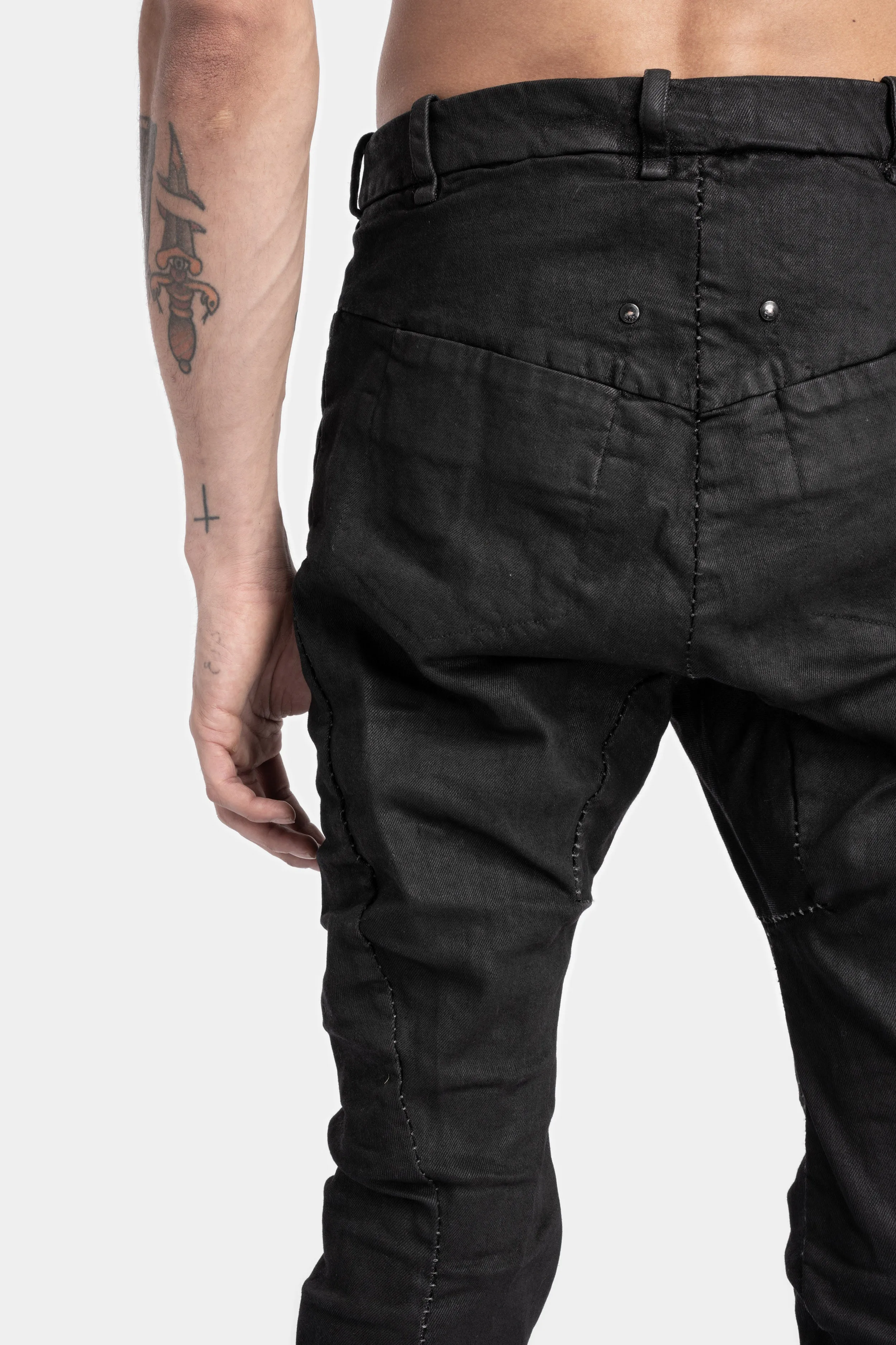 Curved legs slim fit jeans