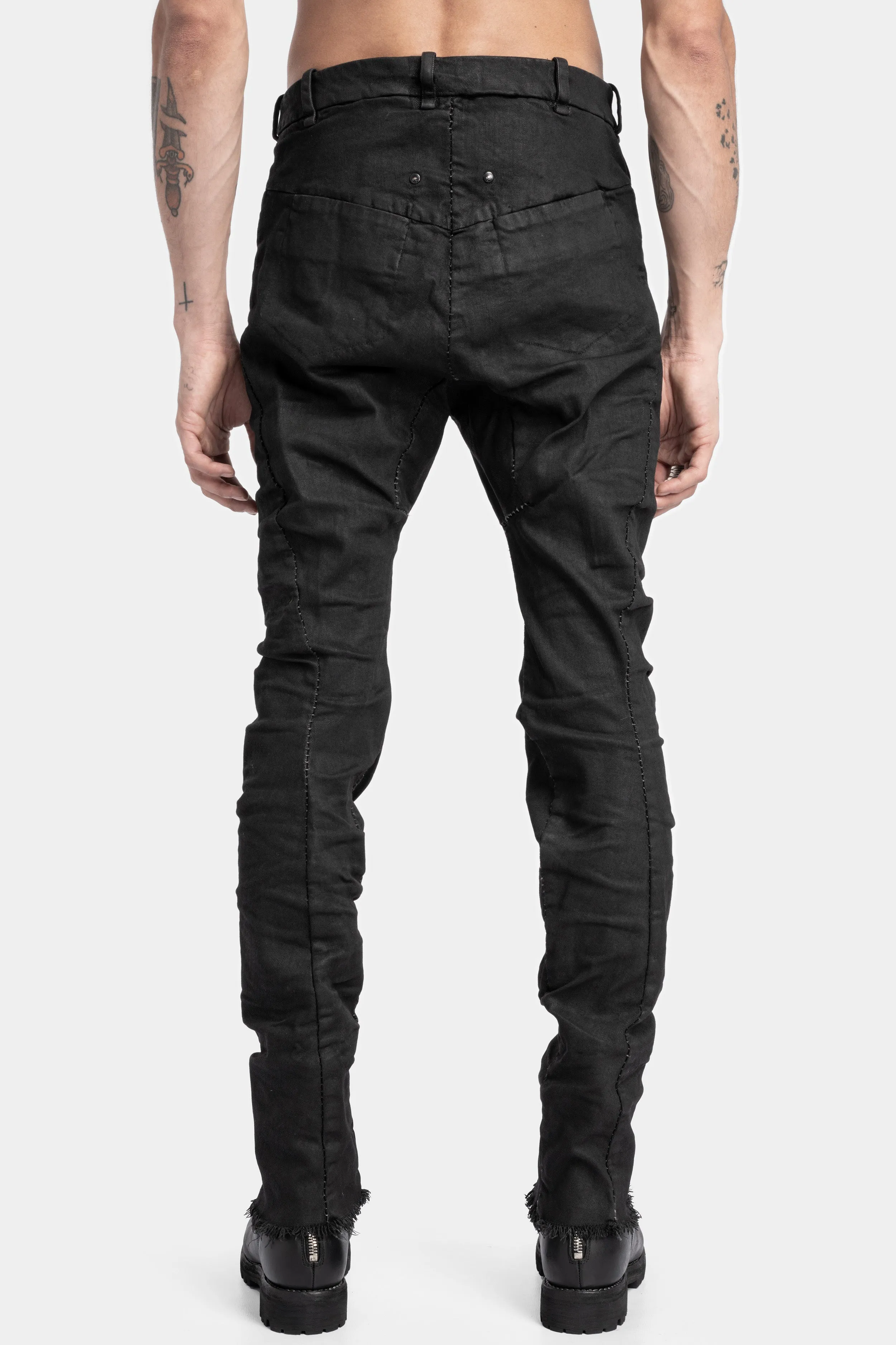 Curved legs slim fit jeans