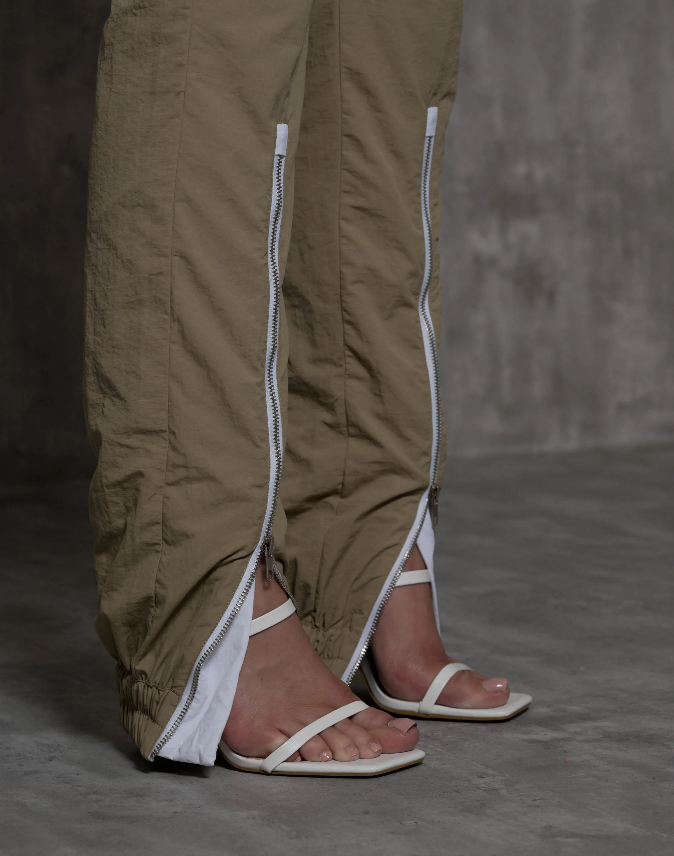 Sure, the optimized title for this e-commerce product in English with modifiers could be: Enhanced Loyalty Pants.