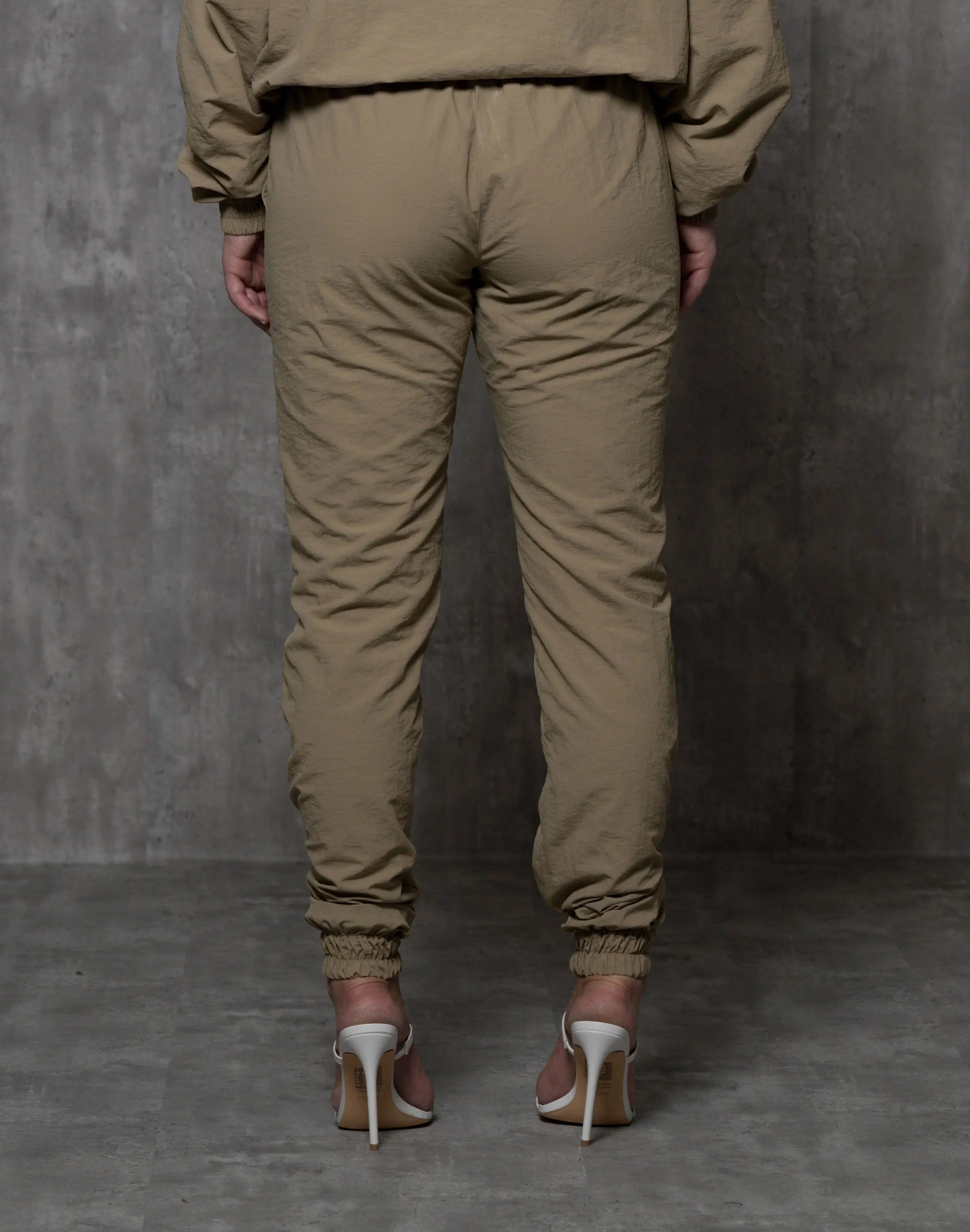 Sure, the optimized title for this e-commerce product in English with modifiers could be: Enhanced Loyalty Pants.