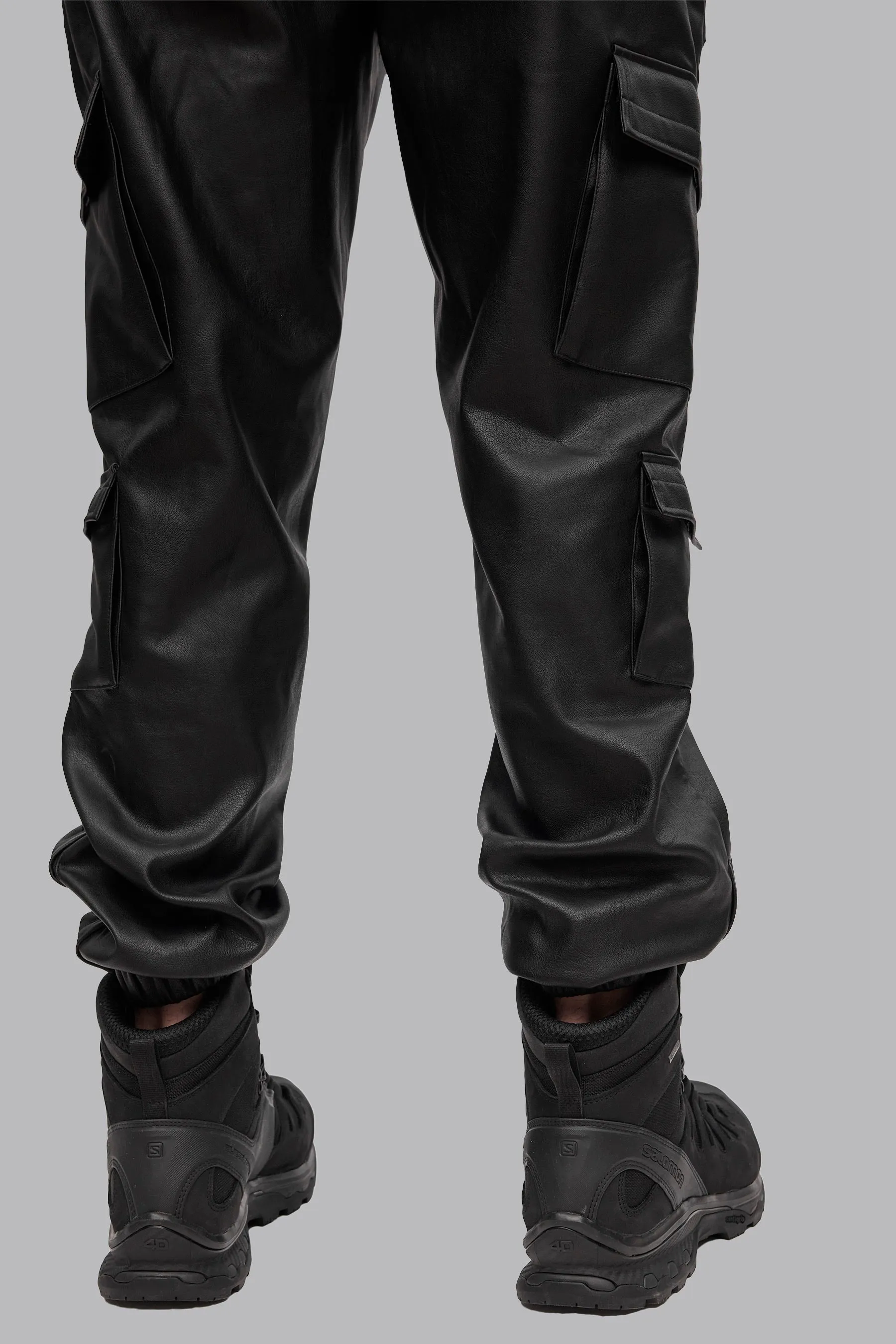 V_GAN LEATHER CARGO PANTS - Black