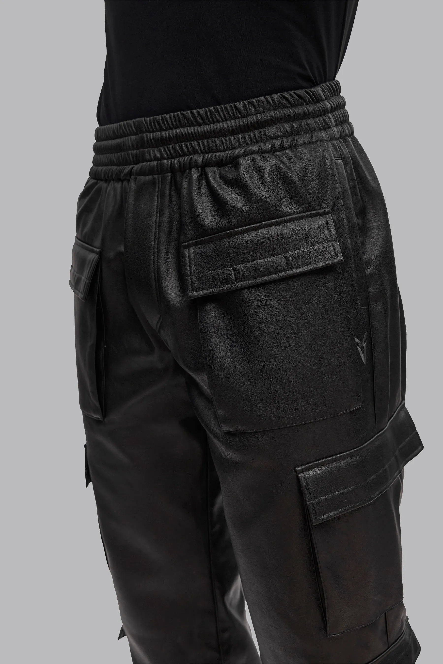 V_GAN LEATHER CARGO PANTS - Black