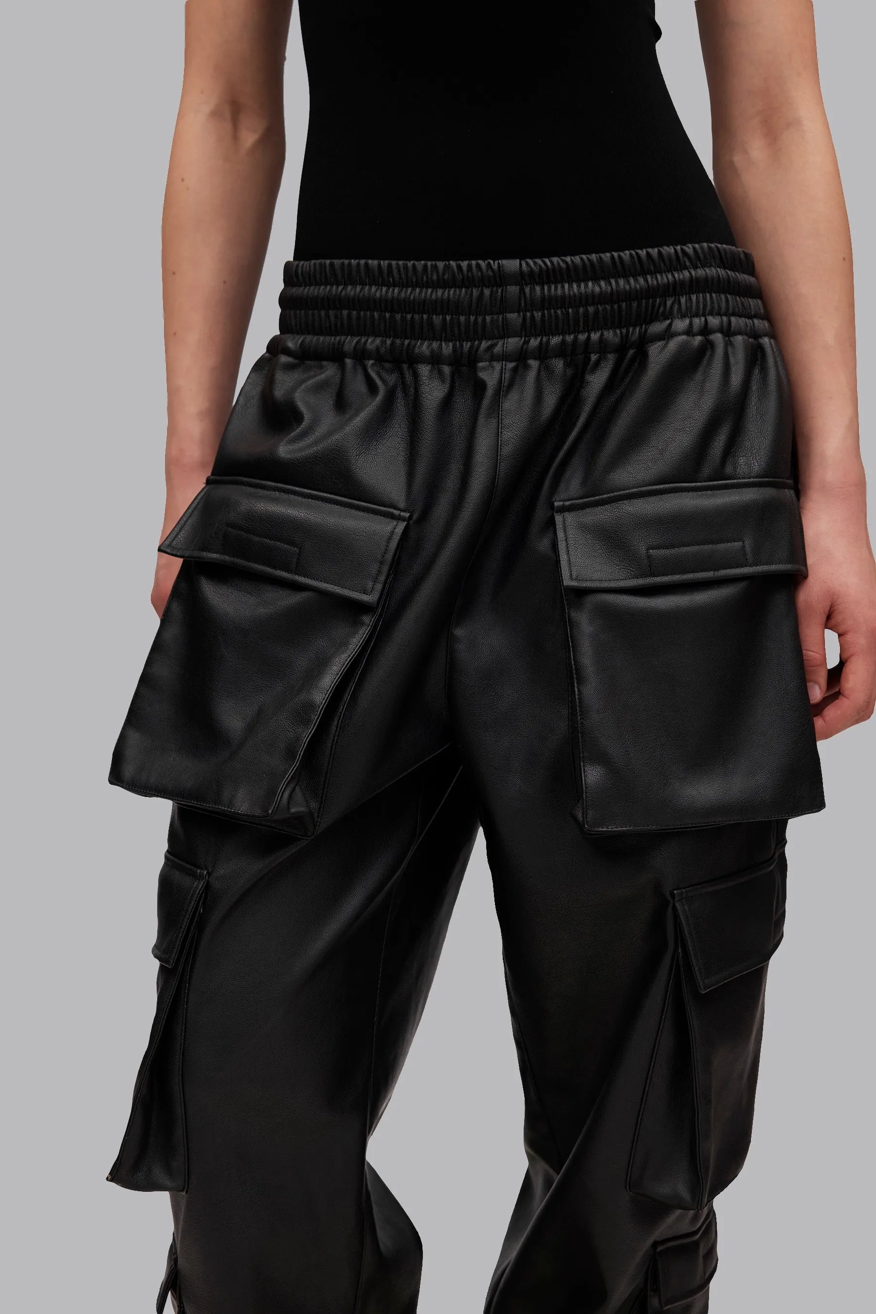 V_GAN LEATHER CARGO PANTS - Black