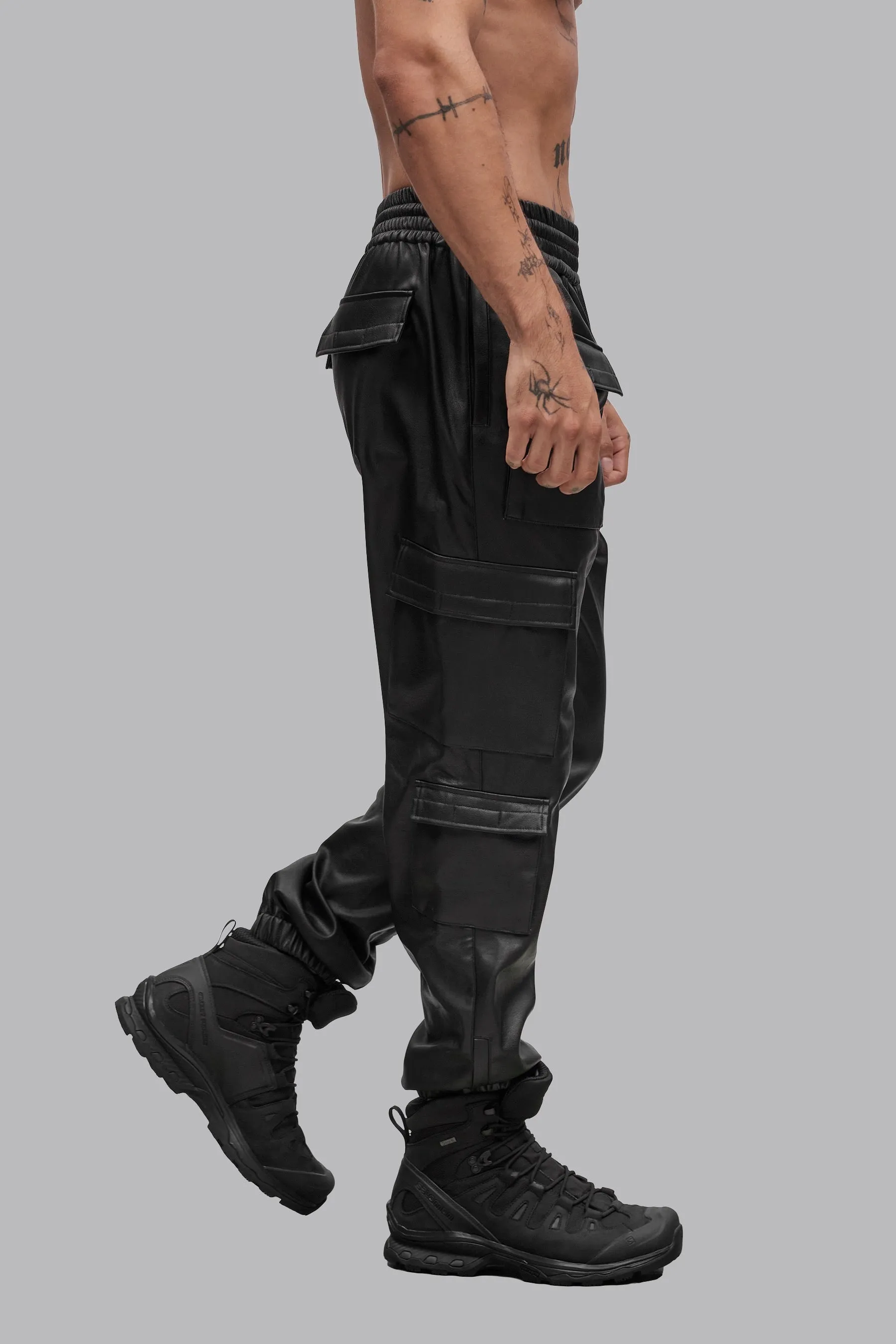 V_GAN LEATHER CARGO PANTS - Black