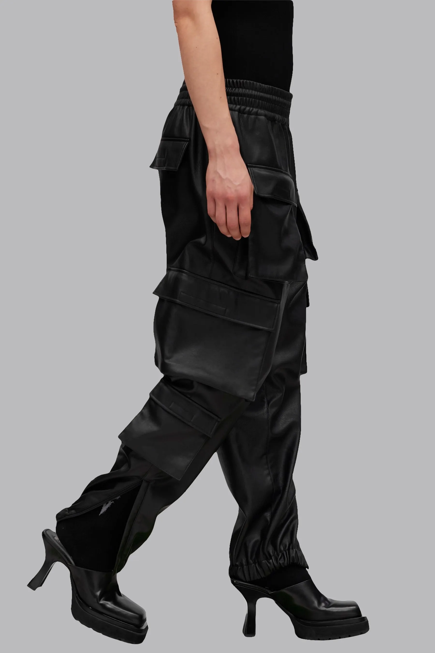 V_GAN LEATHER CARGO PANTS - Black