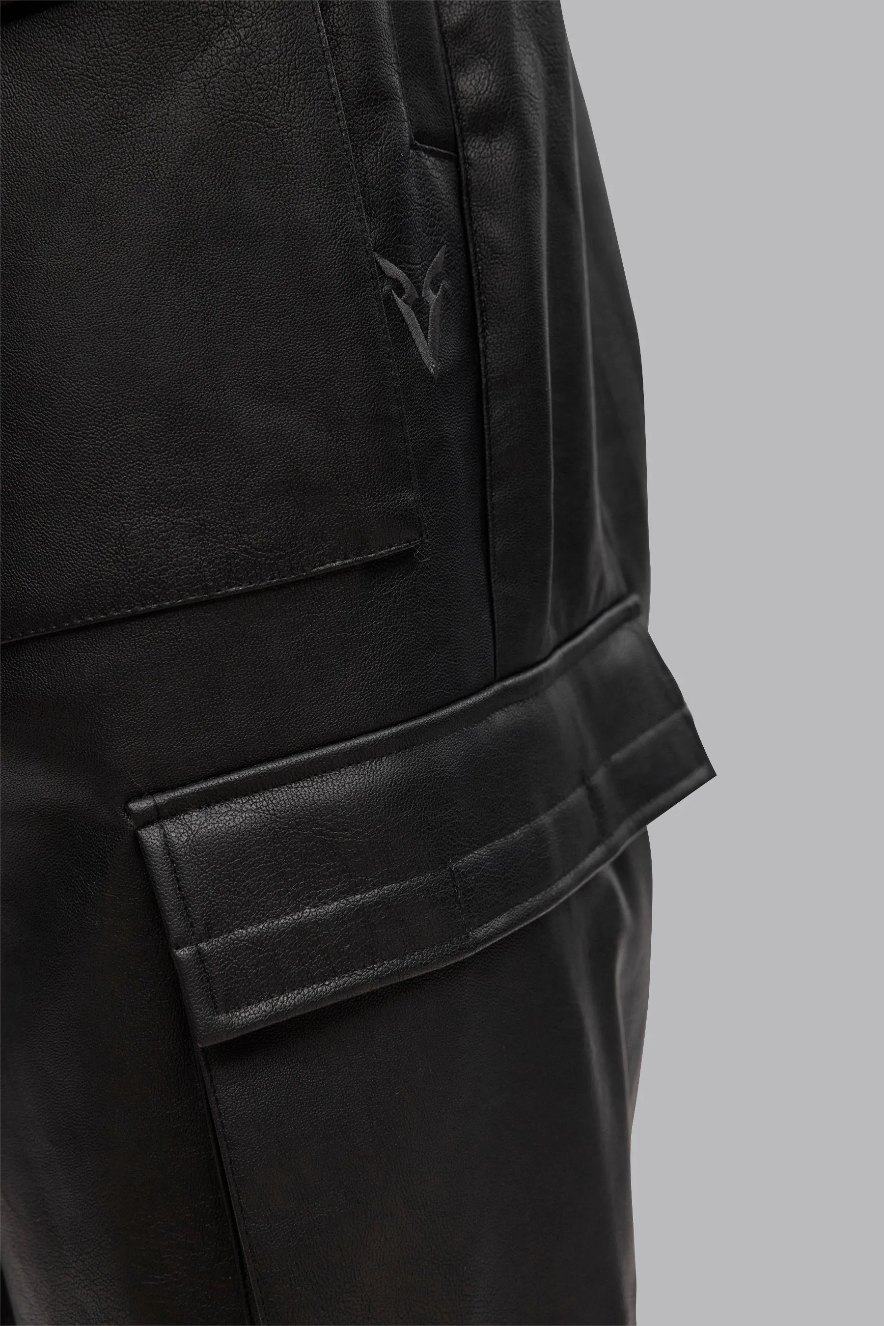 V_GAN LEATHER CARGO PANTS - Black